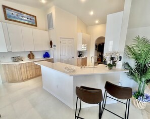 雪櫃、微波爐、焗爐、爐具