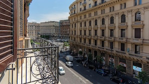 A street view with buildings, cars, and a clear sky. - Alma Adry (Naples)