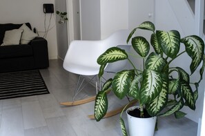 Appartamento, 1 camera da letto | Area soggiorno | TV a schermo piatto