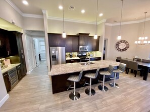 ث�لاجة، ميكروويف، فرن، موقد طهي مسطح