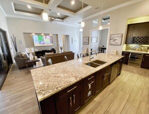 المنشأة من الداخل