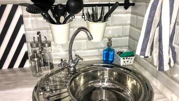 Apartment | Eigene Küche | Kühlschrank, Mikrowelle, Herdplatte, Wasserkocher