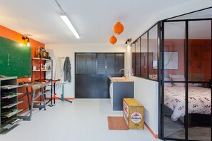 1 chambre, fer et planche Ă repasser, Wi-Fi, draps fournis