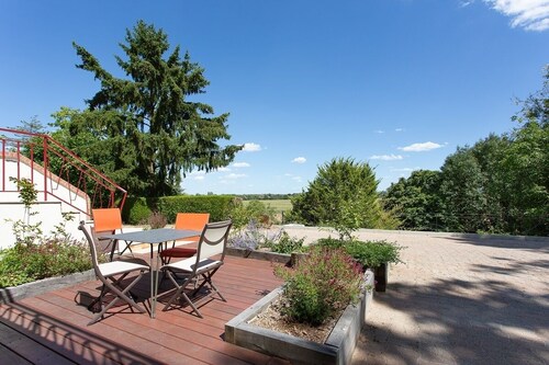 Furnished accommodation for tourism and bike workshop