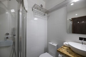 Kylpyamme, hiustenkuivaaja, pyyhkeet