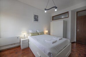 4 bedrooms, iron/ironing board, free WiFi, bed sheets
