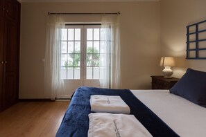 3 chambres, fer et planche à repasser, Wi-Fi gratuit, draps fournis