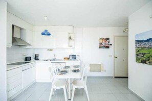 雪櫃、微波爐、多士爐、廚房用具/餐具/器皿