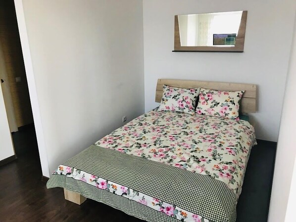 2 bedrooms, iron/ironing board, free WiFi