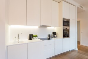 Fridge, microwave, oven, dishwasher - FLH Restauradores Charming Apartment (Lisbon)