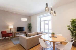 TV - FLH Restauradores Charming Apartment (Lisbon)