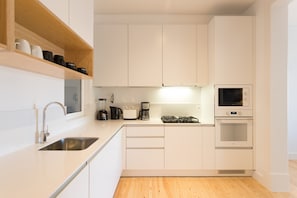 Fridge, microwave, oven, coffee/tea maker
