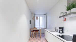 Kaffetrakter/tekoker, kjøleskap, mikrobølgeovn og oppvaskmaskin