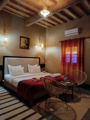 Egyptian cotton sheets, premium bedding, down duvets, Tempur-Pedic beds - Kasbah Dar Bahnini (Skoura)