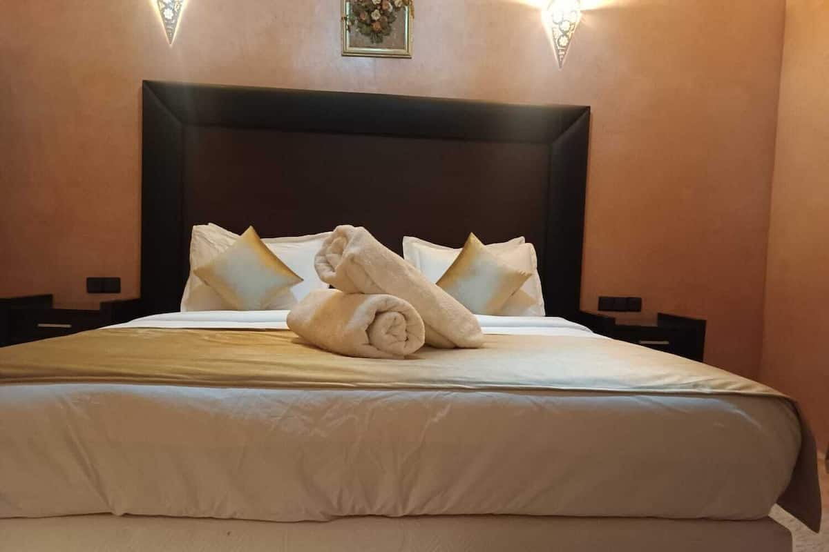Elite Double Room, 1 King Bed, Mountain View