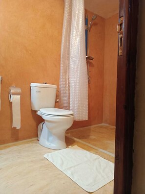 Bathroom - Kasbah Dar Bahnini (Skoura)