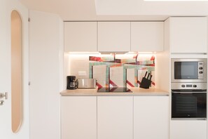 Kühlschrank, Mikrowelle, Ofen, Geschirrspüler