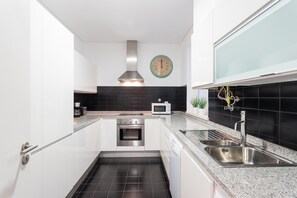 Kühlschrank, Mikrowelle, Ofen, Geschirrspüler