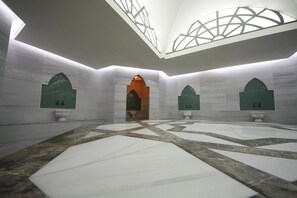 Hot springs, Turkish bath, mud baths, aromatherapy, hot stone massages - Akropol Termal Şehir (Beypazari)
