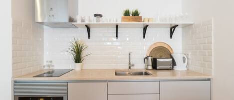 Fridge, oven, dishwasher, coffee/tea maker