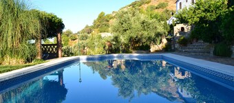 Loft type, pool, terrace, wifi, mountain views, sunsets.