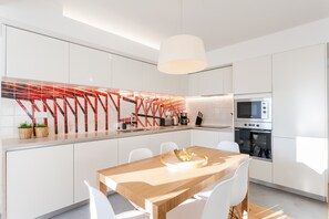 Køleskab, mikrobølgeovn, ovn, opvaskemaskine