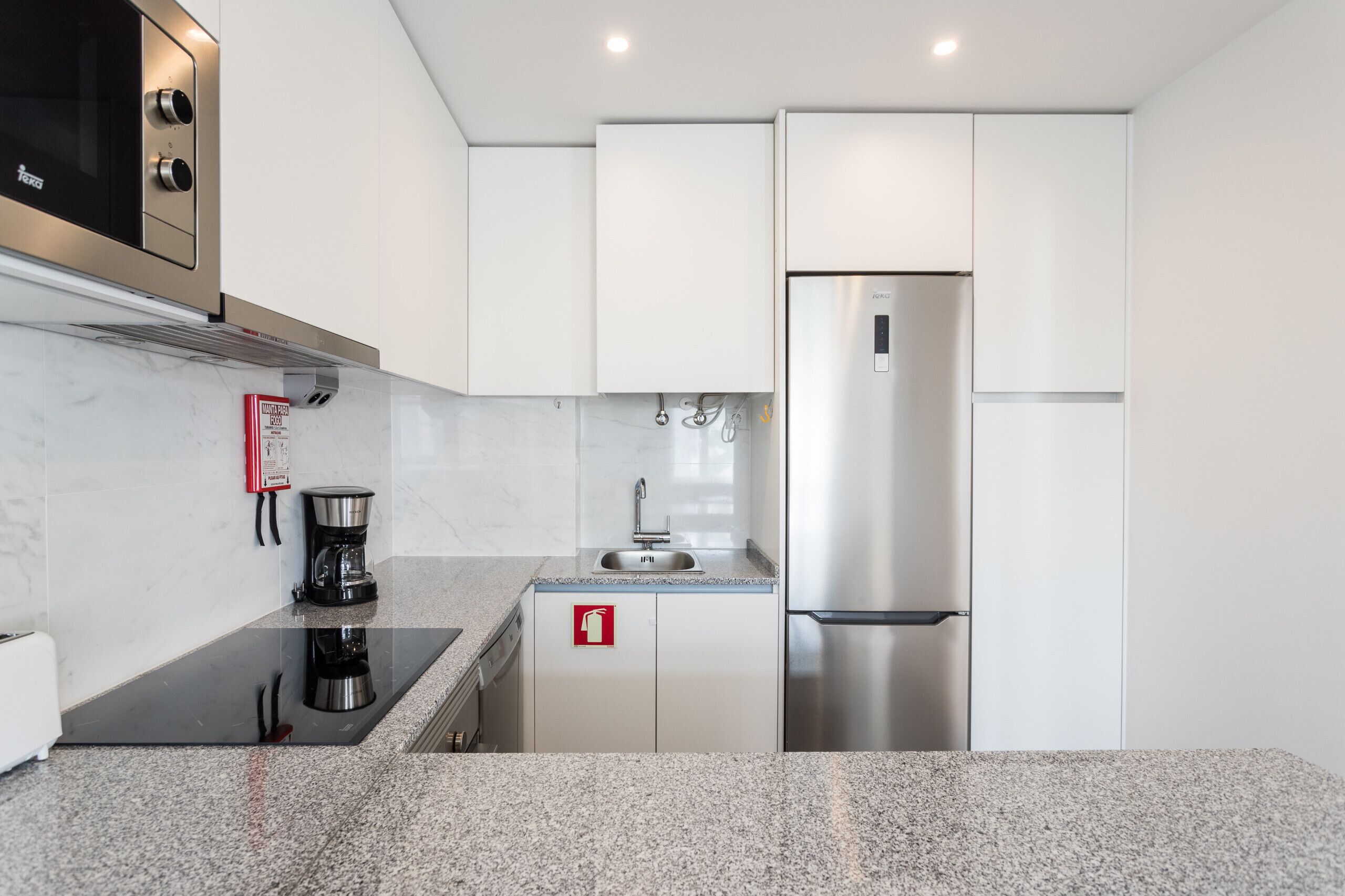 Réfrigérateur, micro-ondes, four, lave-vaisselle