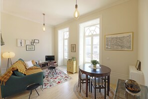 TV - FLH Almada Cozy Apartment with View (Oporto)
