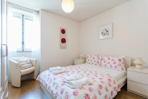 1 habitación, tabla de planchar con plancha, wifi gratis y ropa de cama 