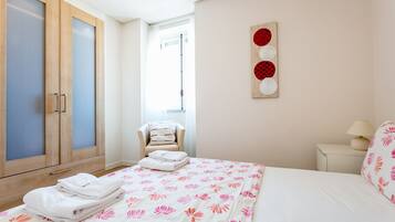 1 slaapkamer, een strijkplank/strijkijzer, gratis wifi, beddengoed