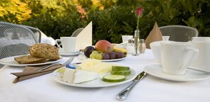 Outdoor dining - Hotel Königstein (Munich)