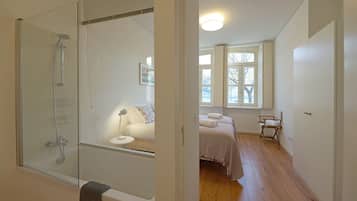 2 bedrooms, iron/ironing board, WiFi (free), bed sheets