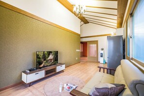 Room (201 (Spa)) | Free WiFi, bed sheets - Hue travel Pension (Muan)