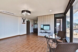 Room (202) | Free WiFi - Beach Pension (Yeongdeok)