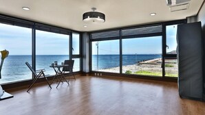Room (202) | WiFi (free) - Beach Pension (Yeongdeok)