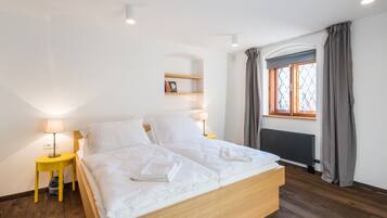 Modern Apartment in 15th Century Building | 2 bedrooms, free WiFi