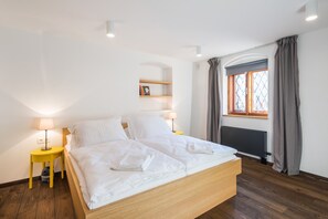 Modern Apartment in 15th Century Building | 2 bedrooms, free WiFi