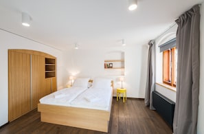 Modern Apartment in 15th Century Building | 2 bedrooms, free WiFi