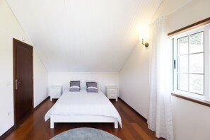 2 dormitorios, tabla de planchar con plancha, wifi gratis y ropa de cama