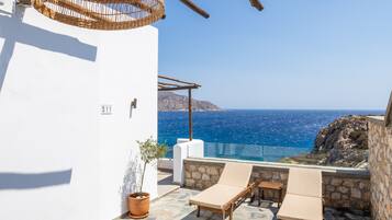 Executive Suite, Jetted Tub, Sea View | Terrace/patio