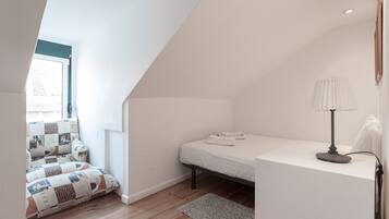 1 slaapkamer, een strijkplank/strijkijzer, gratis wifi, beddengoed