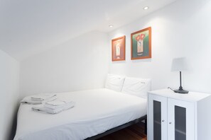 1 habitación, tabla de planchar con plancha, wifi gratis y ropa de cama 
