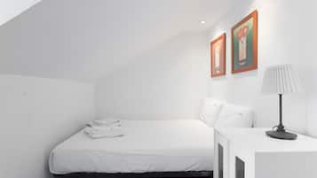 1 chambre, fer et planche Ă repasser, Wi-Fi gratuit, draps fournis