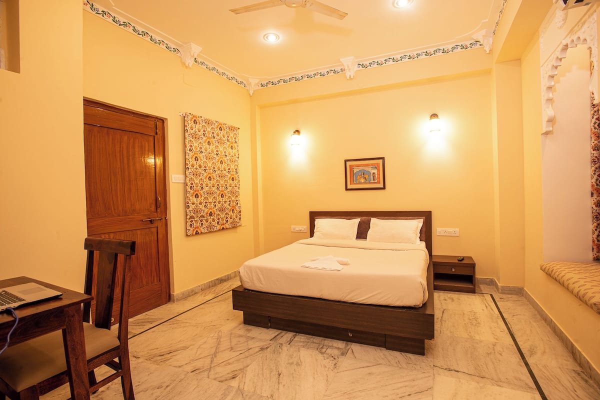 Decoración personalizada, muebles diferentes y wifi gratis