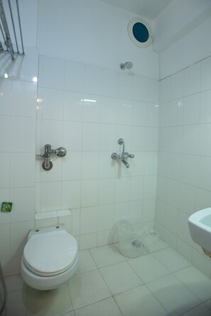 Gemeinsamer Superior-Schlafsaal, Gemischter Schlafsaal | Badezimmer | Bidet, Handtücher