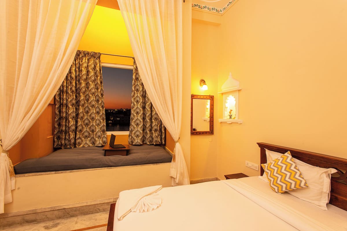 Decoración personalizada, muebles diferentes y wifi gratis