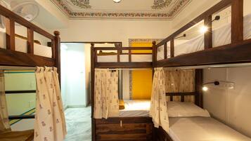 Gemeinsamer Comfort-Schlafsaal | Individuell dekoriert, individuell eingerichtet, kostenloses WLAN