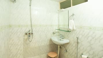 Habitación Deluxe | Baño | Bidet y toallas