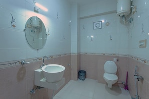 Gemeinsamer Schlafsaal | Badezimmer | Bidet, Handtücher