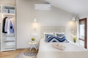 Double Room, Terrace | Premium bedding, minibar, in-room safe, individually decorated - Hostal Altea House (Altea)